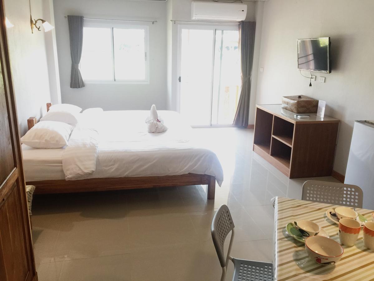 Baan Bangrak Residence Trang Esterno foto