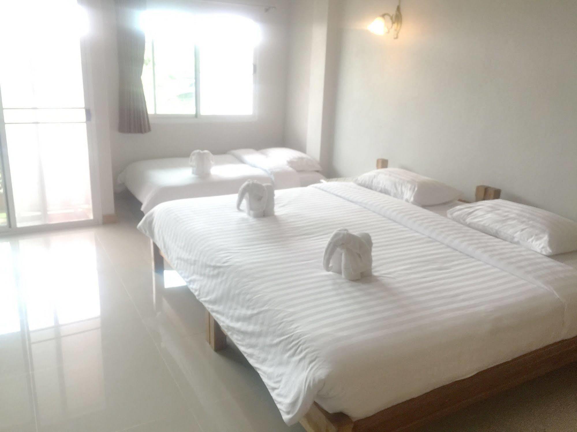 Baan Bangrak Residence Trang Esterno foto