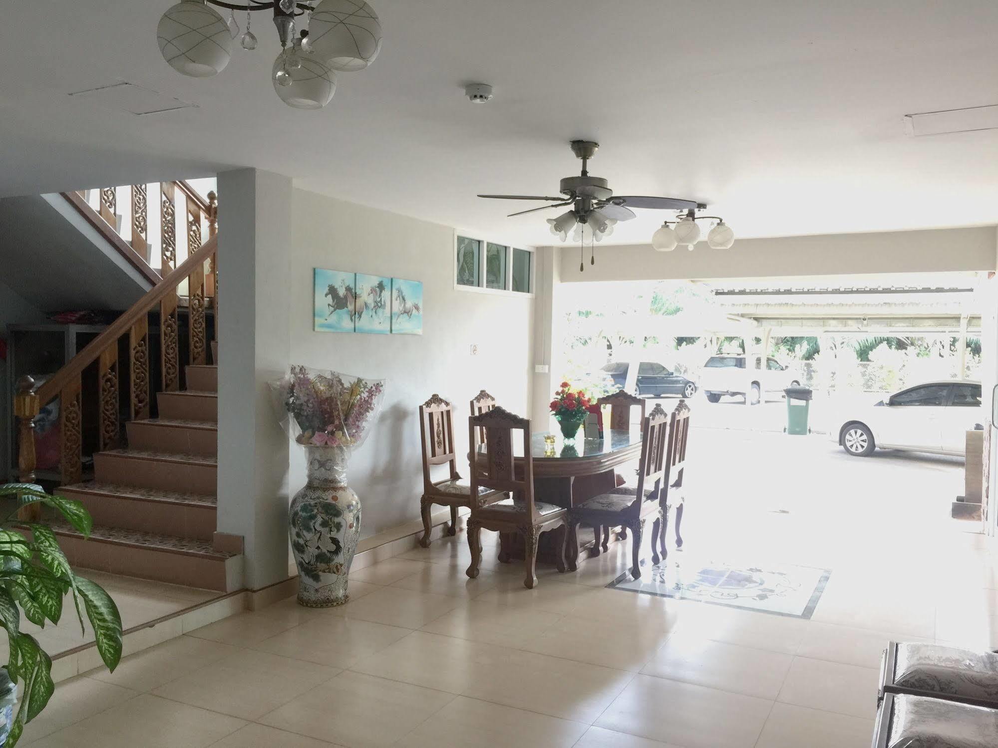 Baan Bangrak Residence Trang Esterno foto