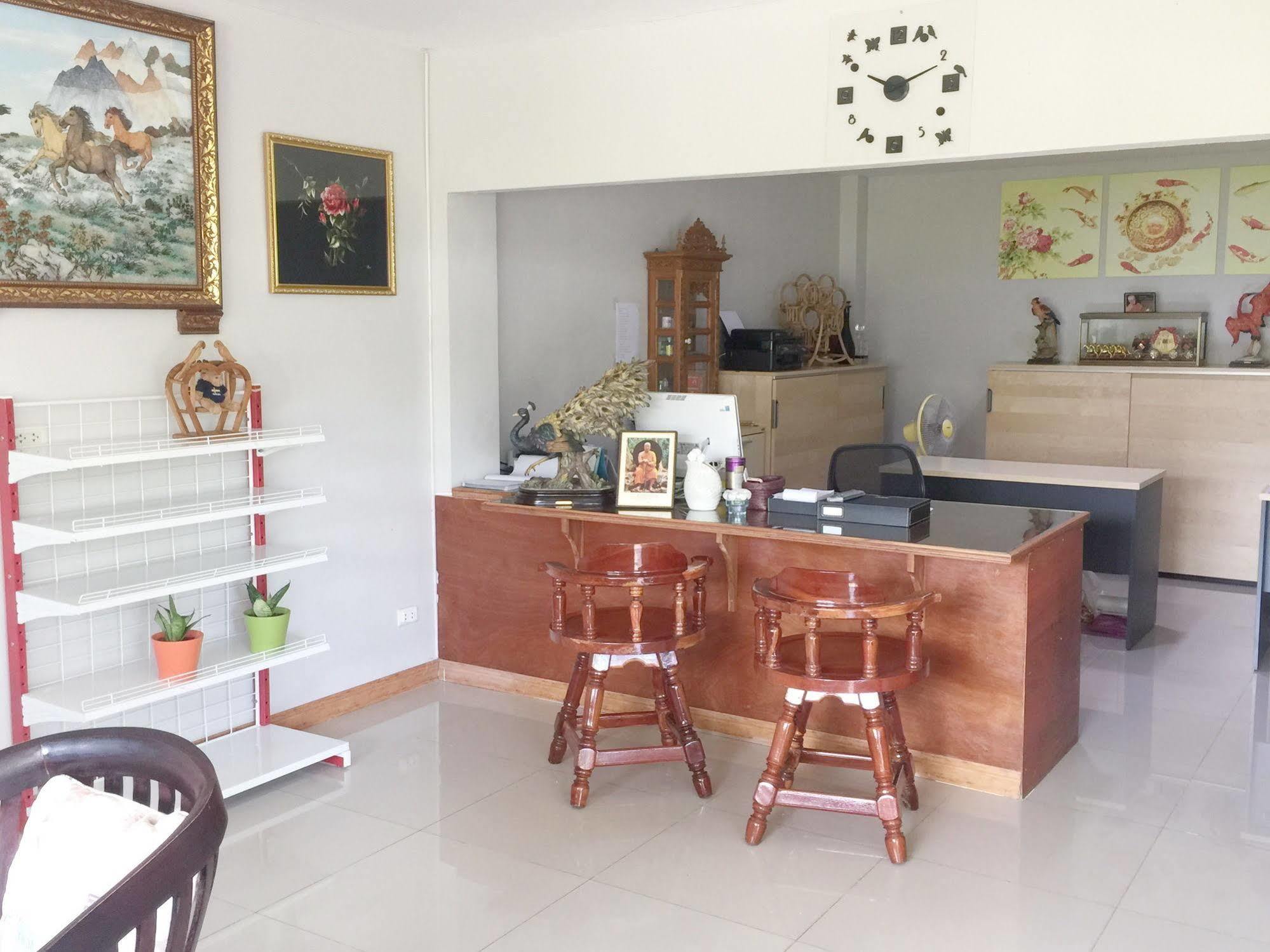 Baan Bangrak Residence Trang Esterno foto