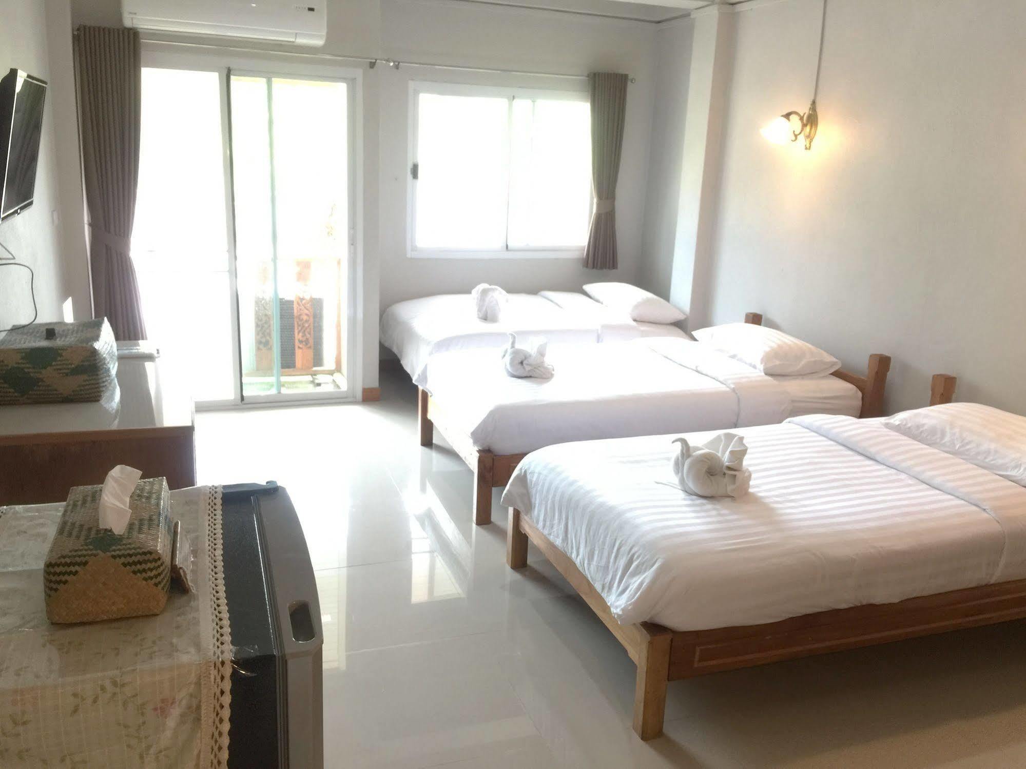 Baan Bangrak Residence Trang Esterno foto