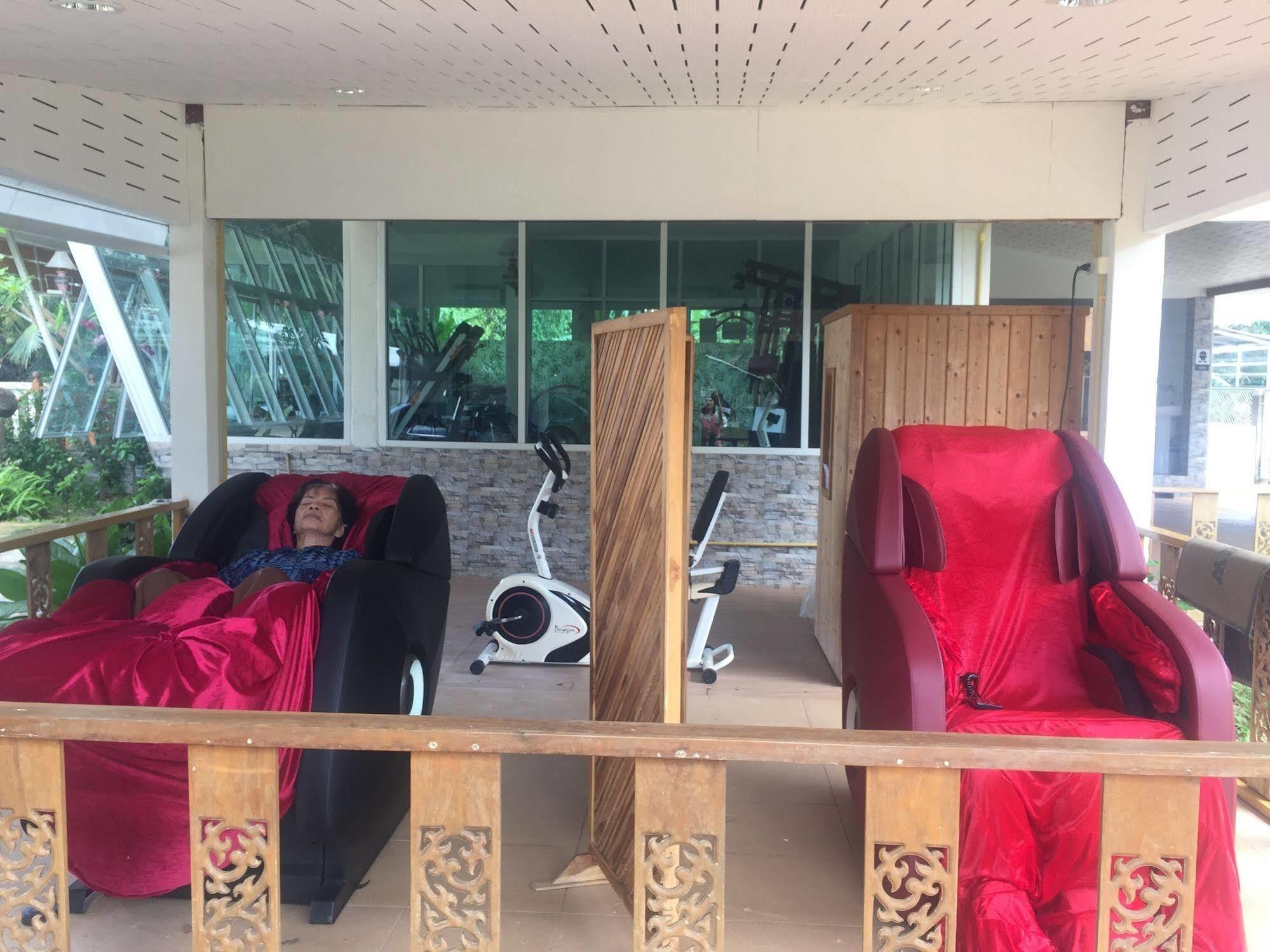 Baan Bangrak Residence Trang Esterno foto