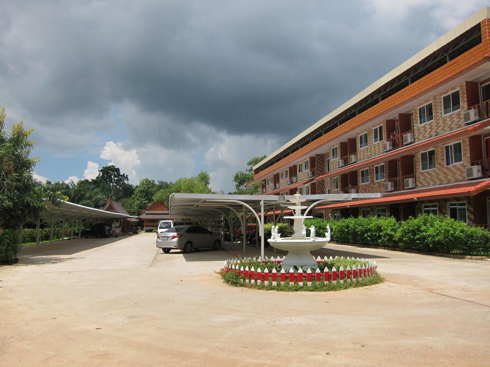 Baan Bangrak Residence Trang Esterno foto