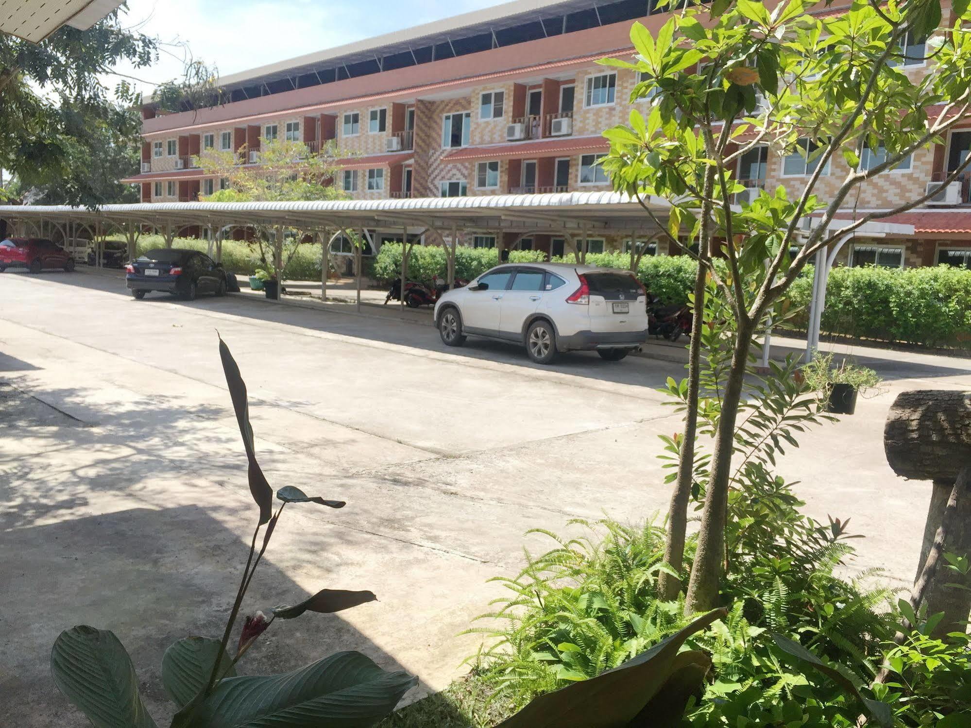Baan Bangrak Residence Trang Esterno foto