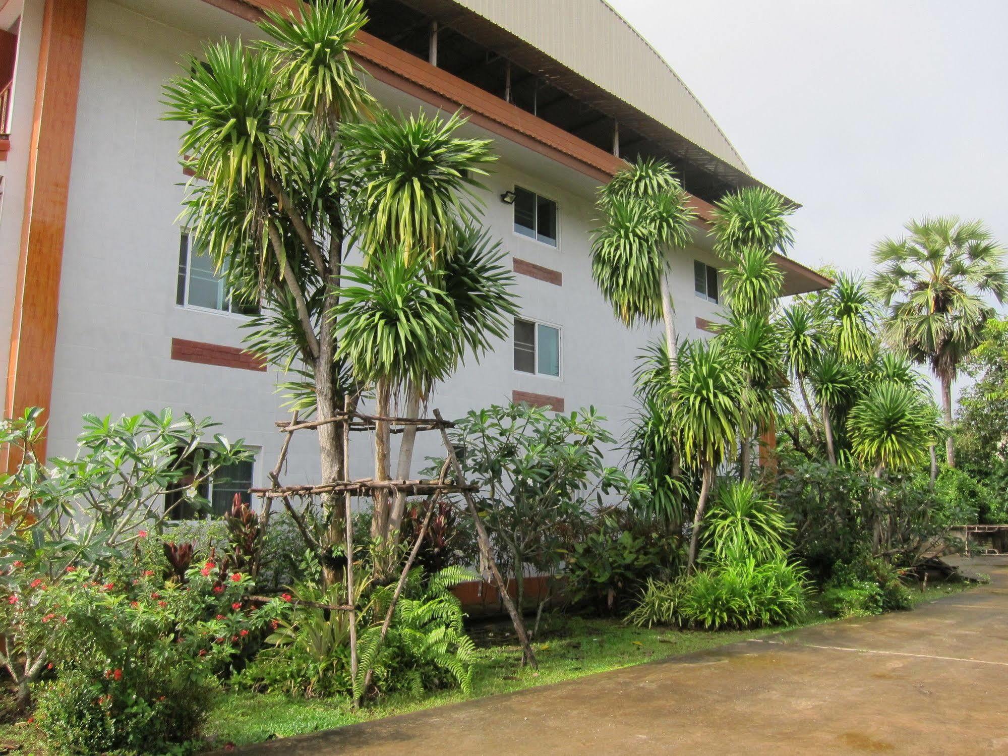Baan Bangrak Residence Trang Esterno foto
