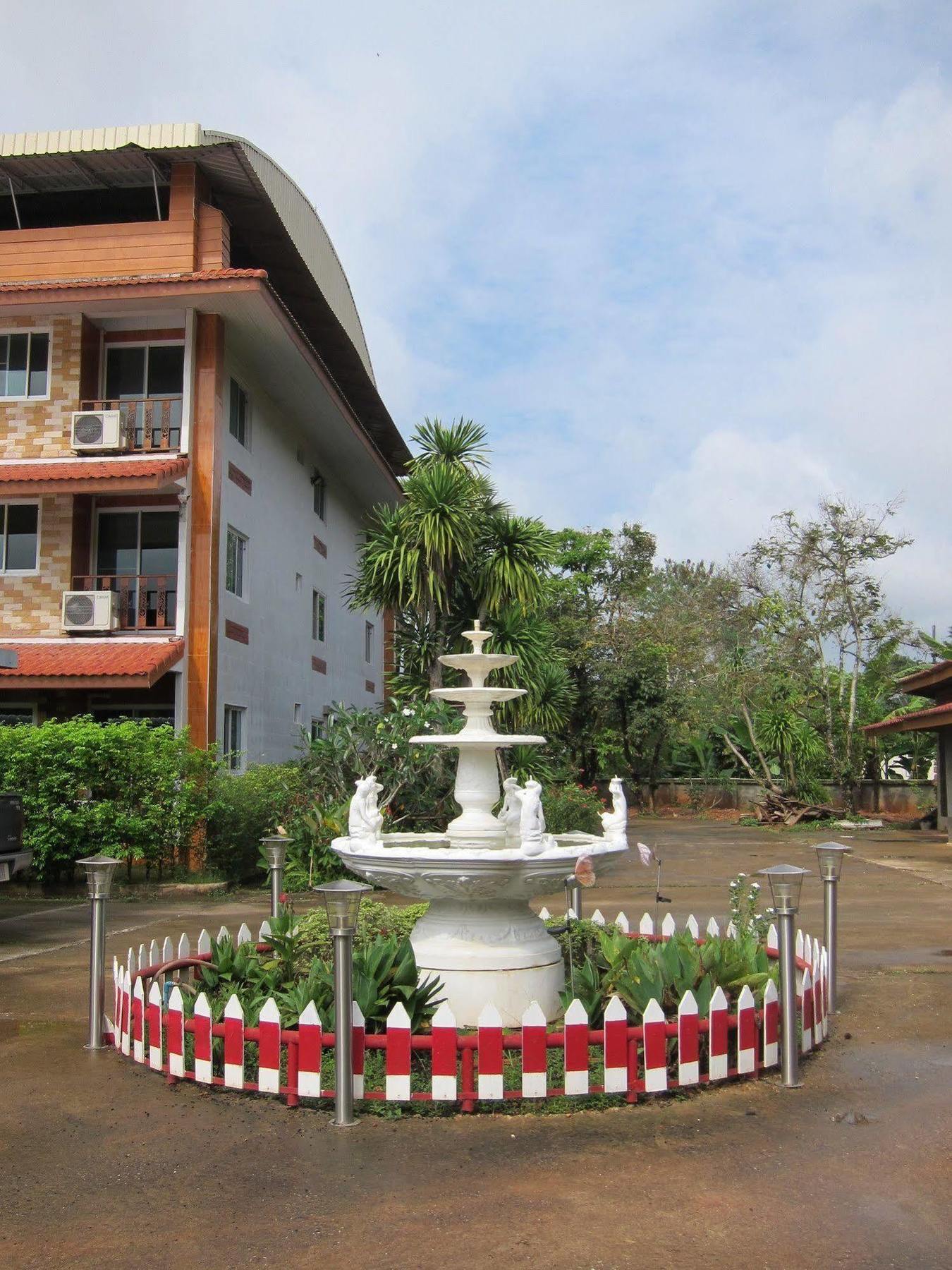 Baan Bangrak Residence Trang Esterno foto